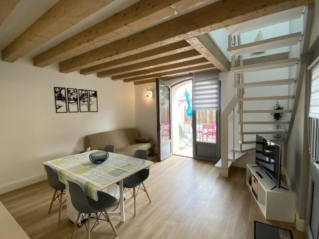 Fotografia z galérie ubytovania Maison de vacances rénovée avec jardin, proche centre et plages de Fouras, 5 pers, tout équipé - FR-1-709-34 v destinácii Fouras