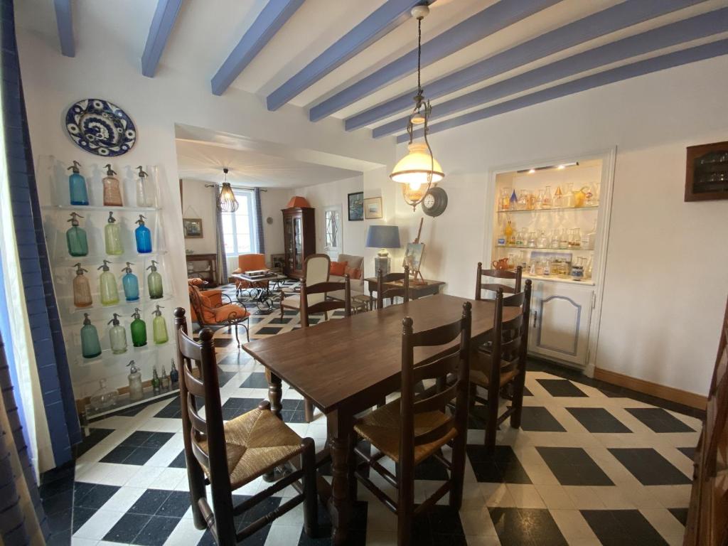 a dining room with a wooden table and chairs at Maison Fouras, 6 pièces, 8 personnes - FR-1-709-39 in Fouras