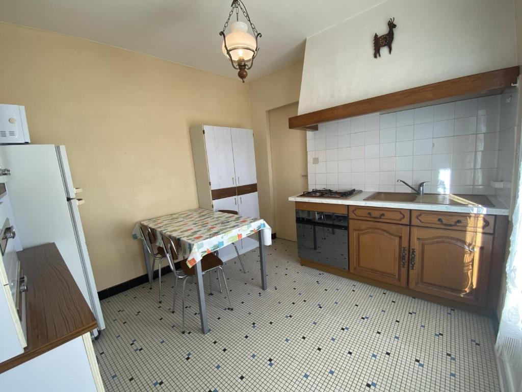 Fotografia z galérie ubytovania Charmante maison proche plages et centre, avec jardin et équipements complets - FR-1-709-52 v destinácii Fouras