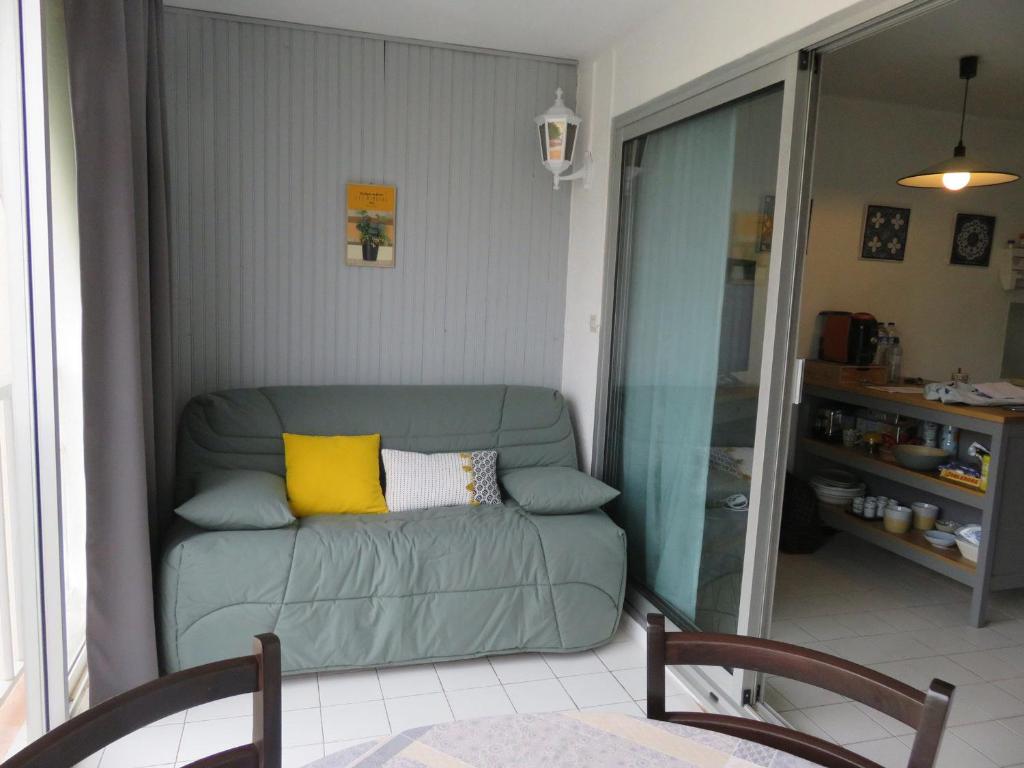 Zdjęcie z galerii obiektu Studio Cabine à Sète avec Loggia Vitrée - Proche Plages et Commerces - 3 Pers - Parking Inclus - FR-1-472-184 w mieście Sète