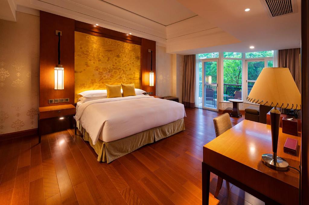 Good View Hotel Tangxia - 15 mins drive from Dongguan South Railway Station - Gardenview Superior King Room