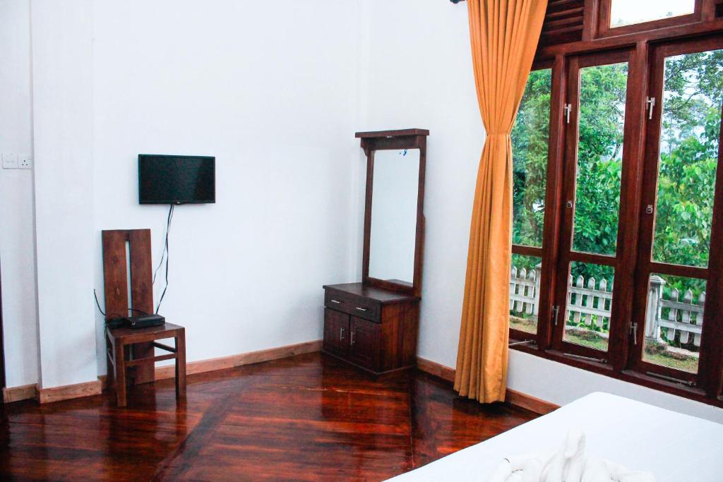 King's Hill Hotel - Deluxe Double Room