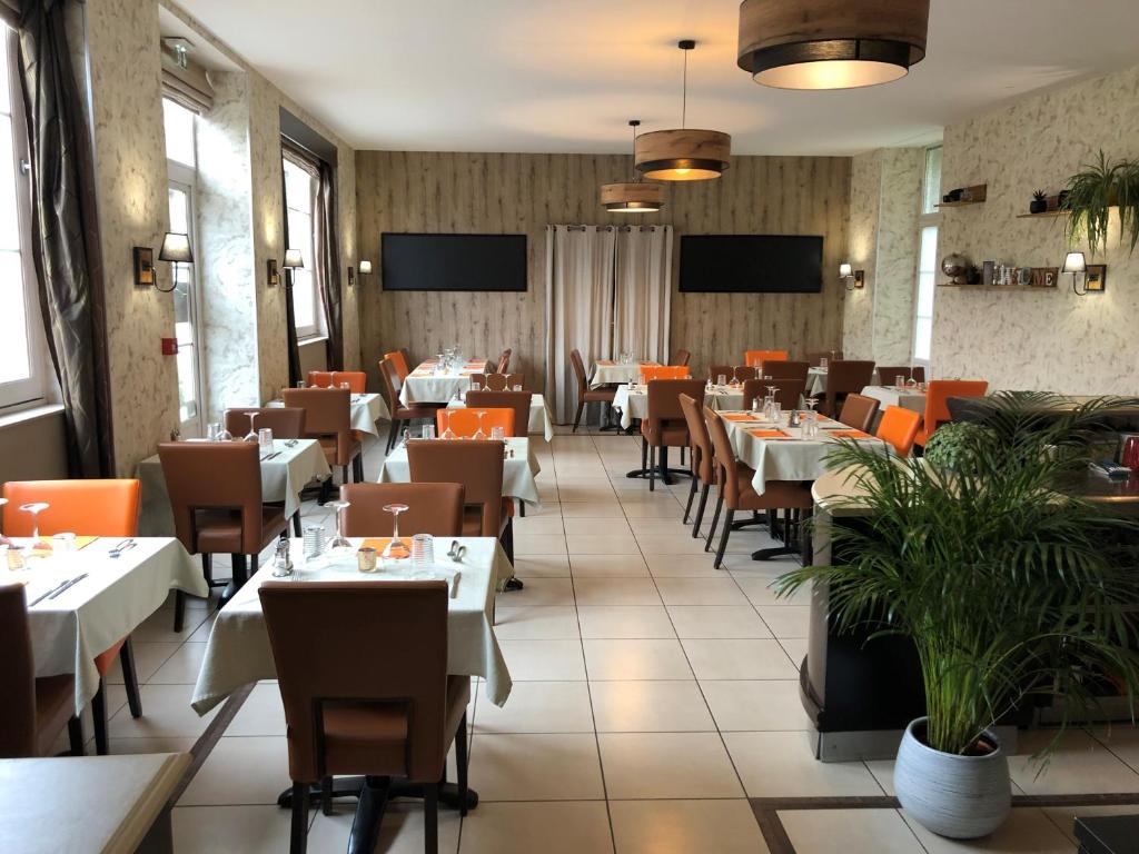 Restaurace v ubytování Logis Hotel Beaudon