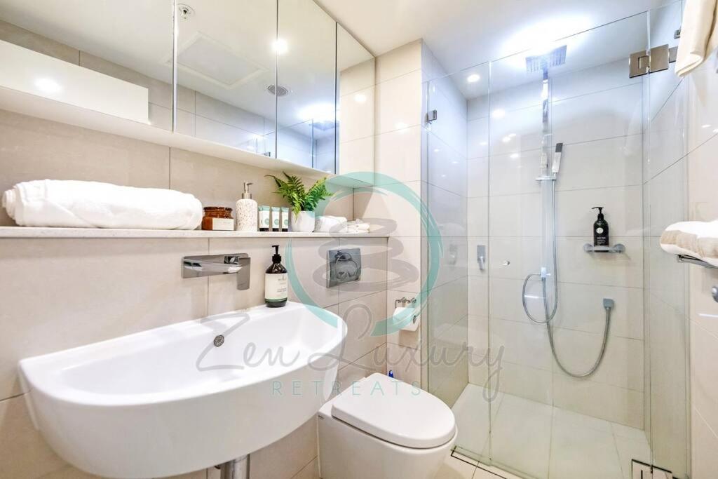 Koupelna v ubytování Zen Sea View 2BR, 2BA Penthouse