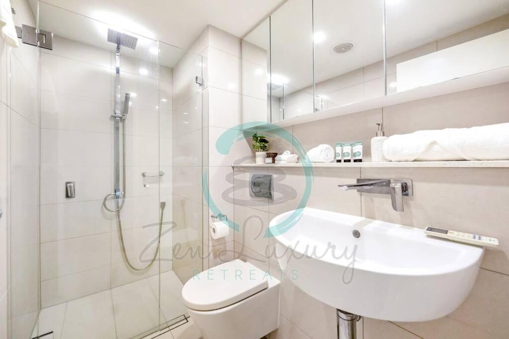 Koupelna v ubytování Zen Sea View 2BR, 2BA Penthouse