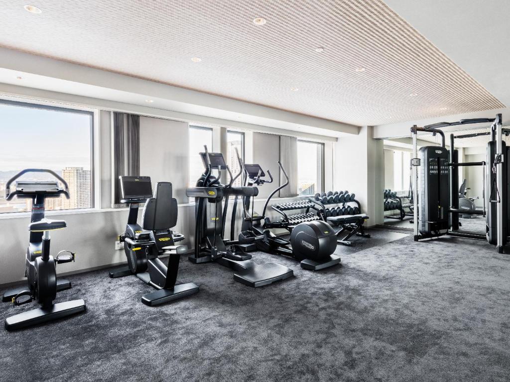 Fitness centrum a/nebo fitness zařízení v ubytování Hotel Hankyu RESPIRE OSAKA