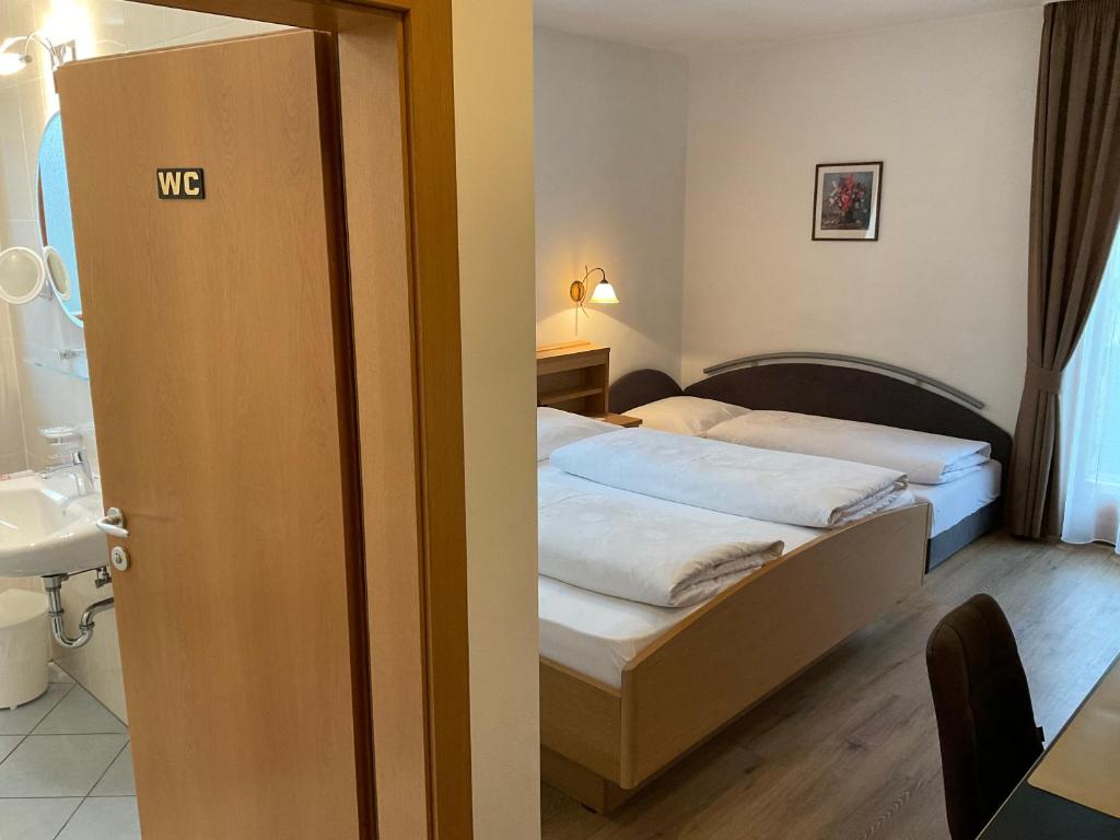 Postel nebo postele na pokoji v ubytování Alpenblick Bed & Breakfast