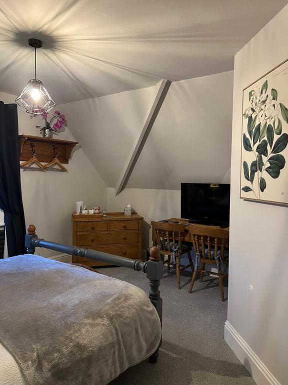 Overdale Guesthouse and Free Parking 3