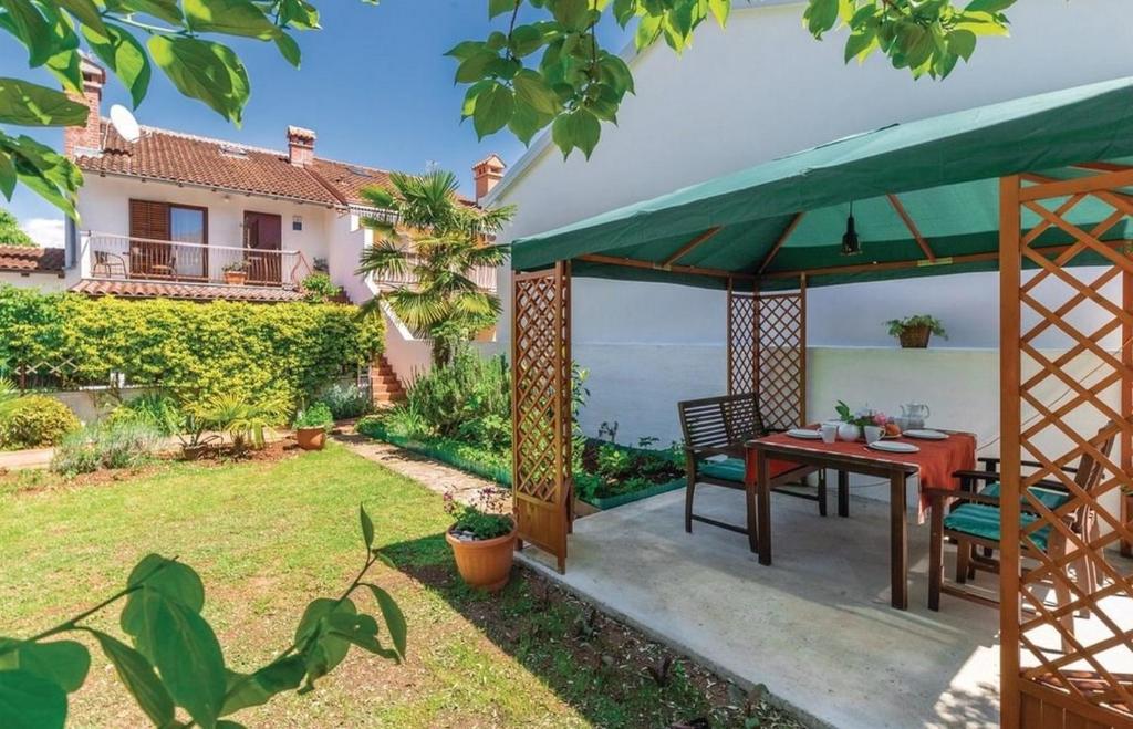 Apartments with parking space Rovinj - 20545