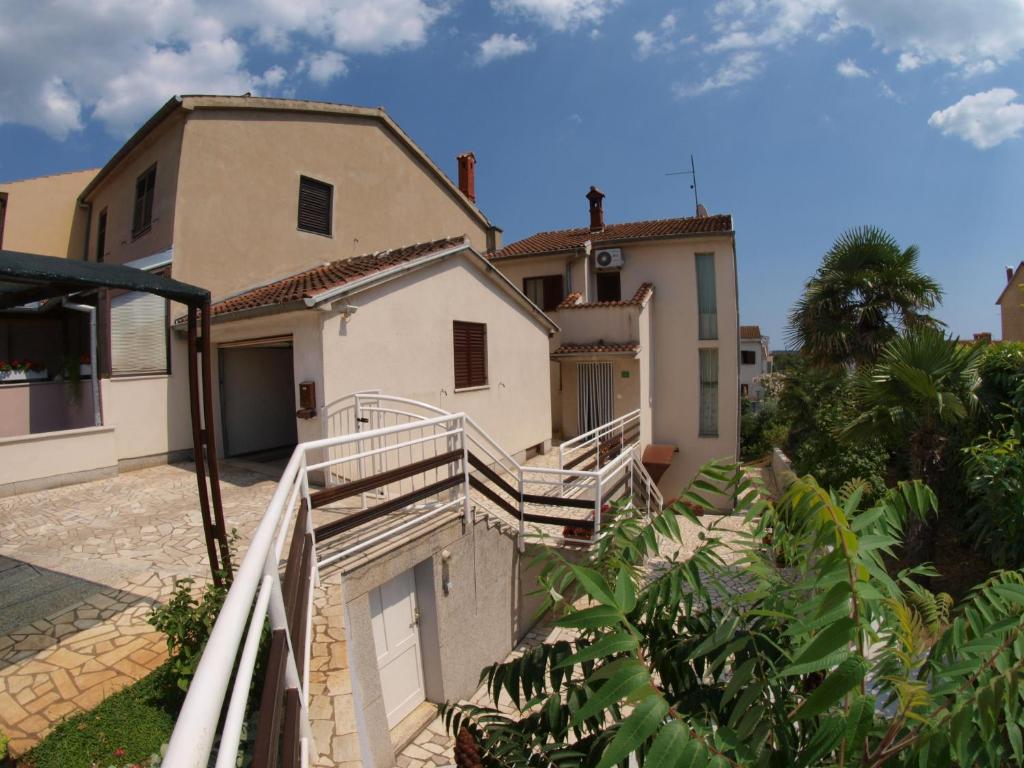 Apartments with parking space Pula - 20809