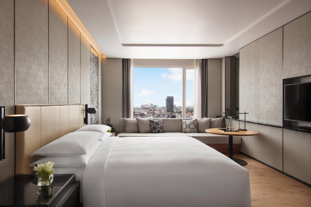 Giường trong phòng chung tại Bangkok Marriott Hotel The Surawongse