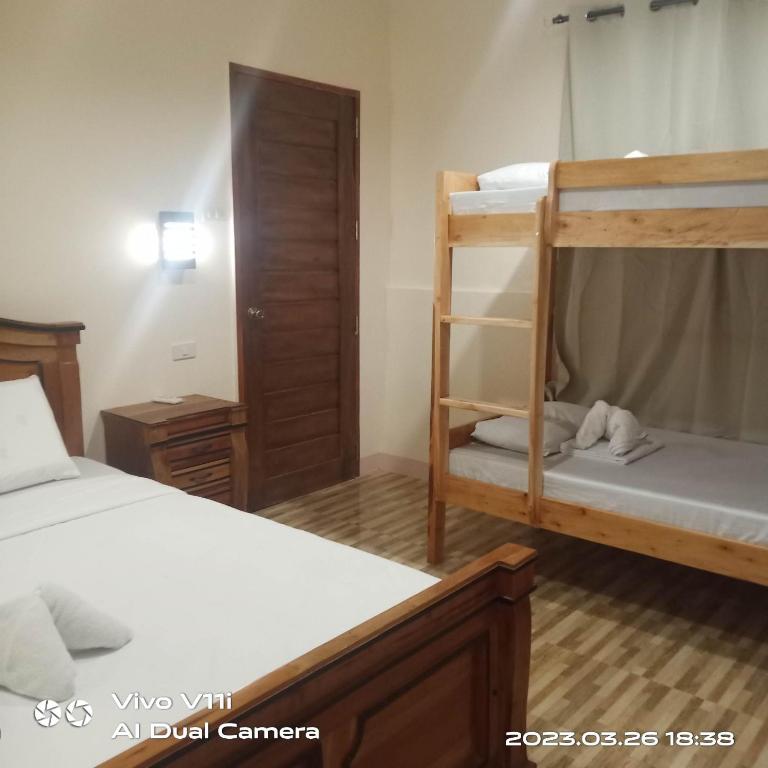 Postel nebo postele na pokoji v ubytování TAGBALAYON Lodging House