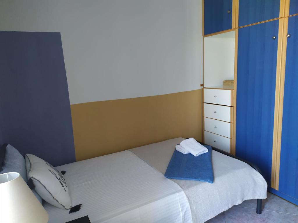Łóżko lub łóżka w pokoju w obiekcie Evelina 2