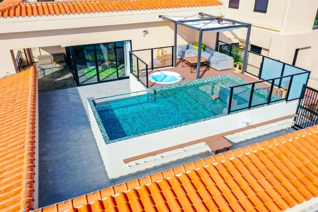 Bazén v ubytování AQUASENSE Hotel & Resort nebo v jeho okolí
