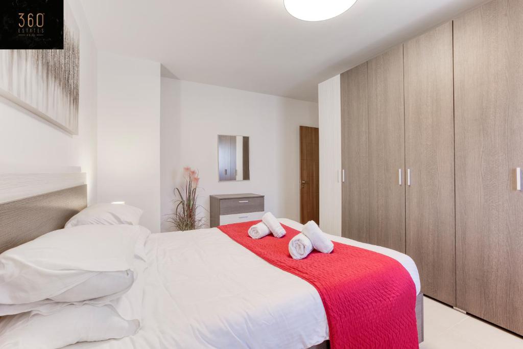 Postel nebo postele na pokoji v ubytování Stunning 3BR w/Country View Apartment in M'Scalak by 360 Estates