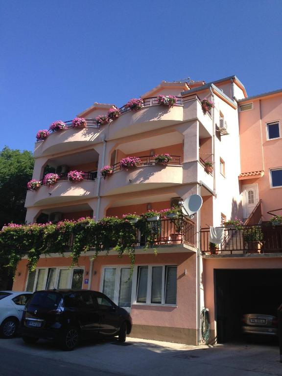 Budova, kde se apartmán nachází