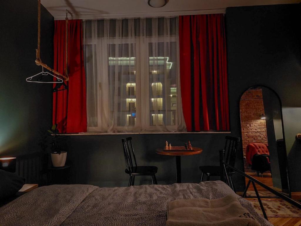 Postel nebo postele na pokoji v ubytování Prishtina Center Hostel