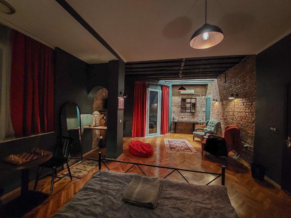 Postel nebo postele na pokoji v ubytování Prishtina Center Hostel