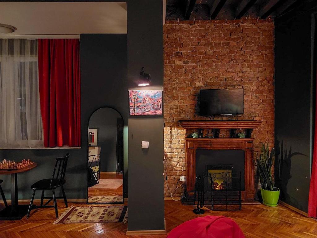 TV a/nebo společenská místnost v ubytování Prishtina Center Hostel