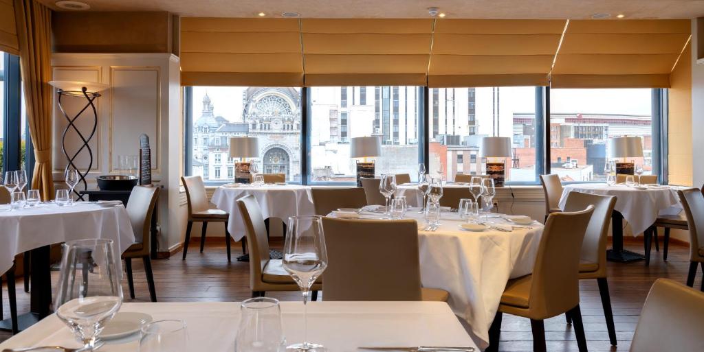 Restoran või mõni muu söögikoht majutusasutuses Hyllit Hotel