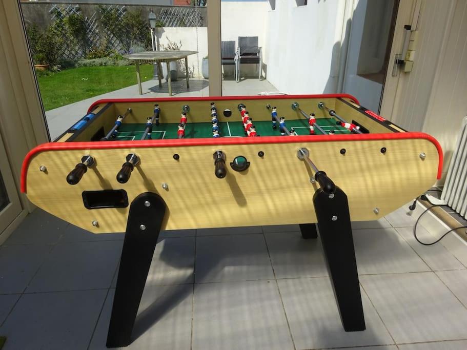 Stolní tenis v ubytování Gite Troubadour - Cap Gris Nez - piscine nebo okolí