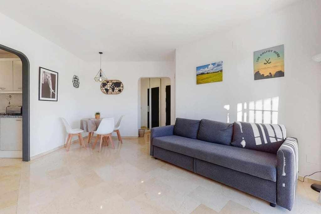 Fotografia z galérie ubytovania Gran terraza con piscina junto a Mijas Golf v destinácii Fuengirola