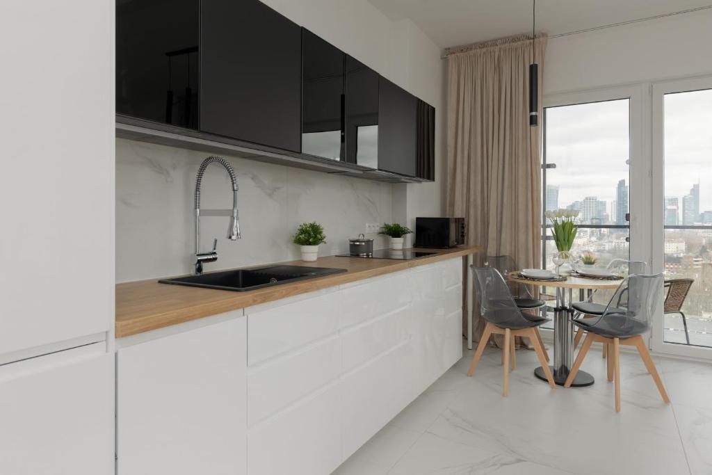 Exceptional Business Apartments by Noclegi Renters - Resim 11