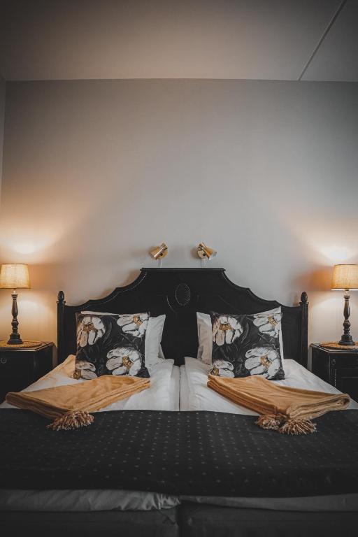 Postel nebo postele na pokoji v ubytování Mojo Hotell