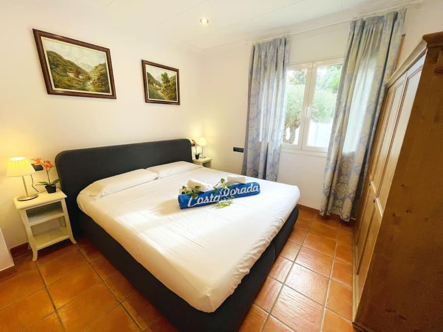 Posteľ alebo postele v izbe v ubytovaní Arenda Mara villa con piscina privada jardín