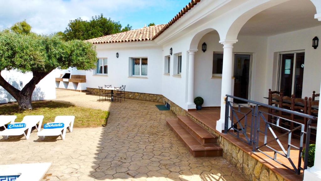 Balkón alebo terasa v ubytovaní Arenda Mara villa con piscina privada jardín