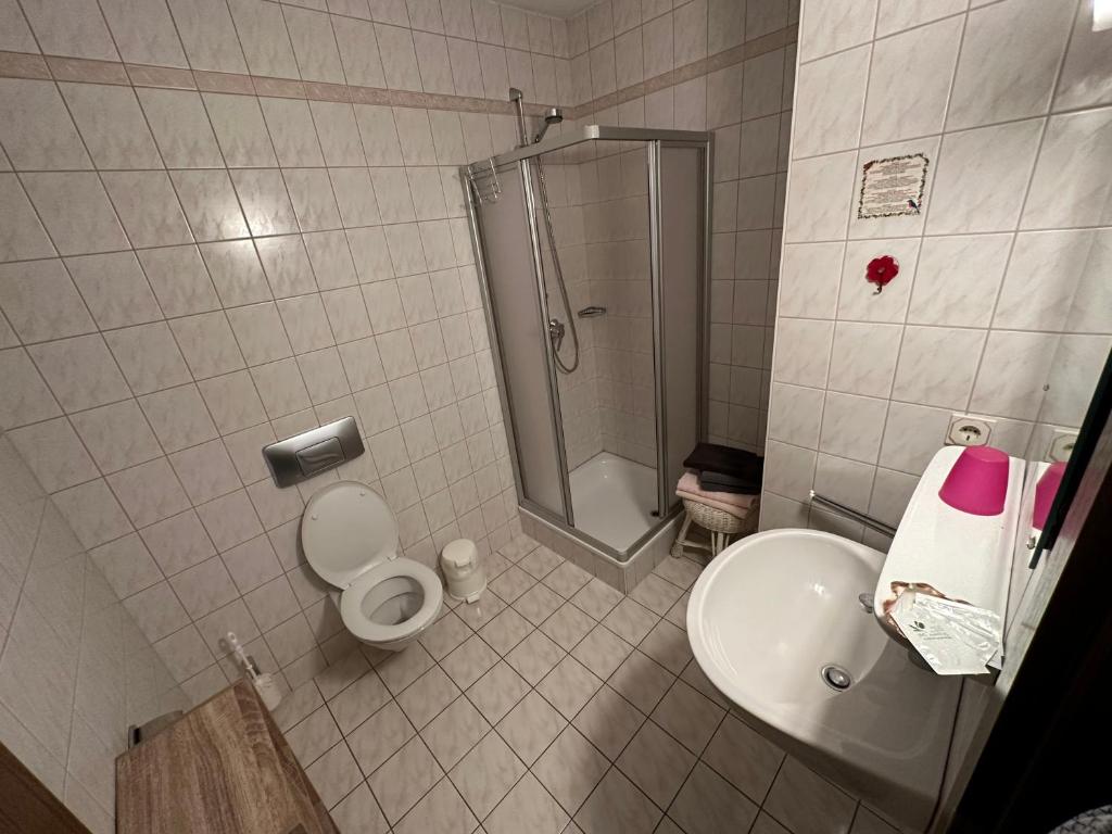 Koupelna v ubytování Hotel Almenrausch