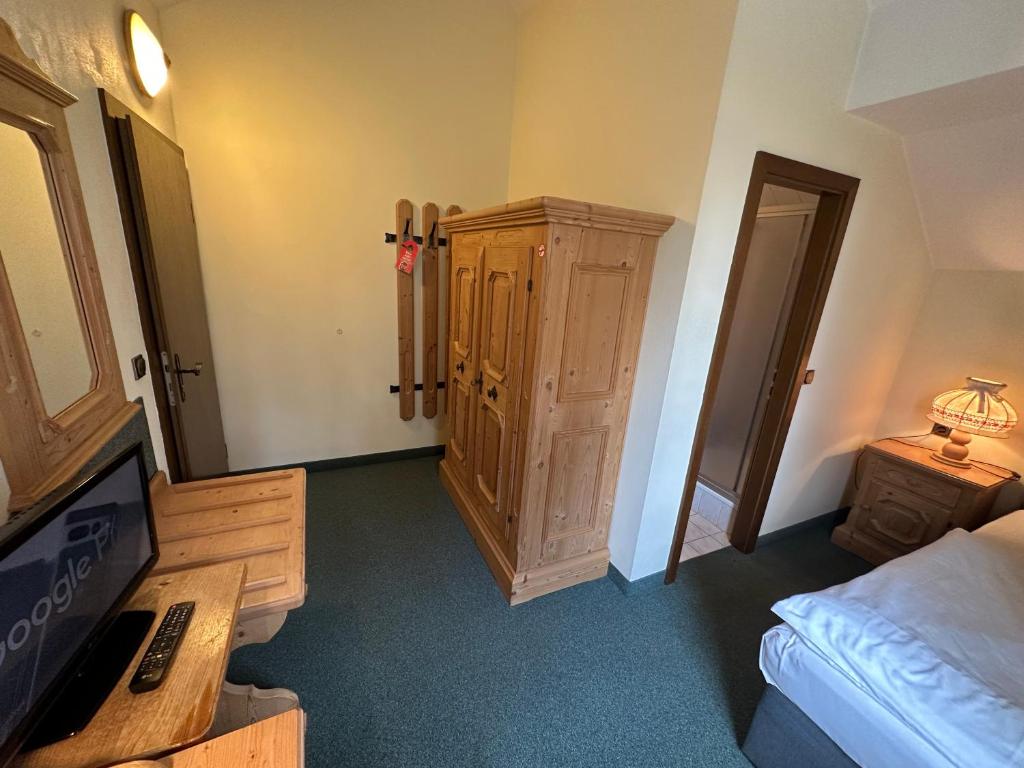 Postel nebo postele na pokoji v ubytování Hotel Almenrausch