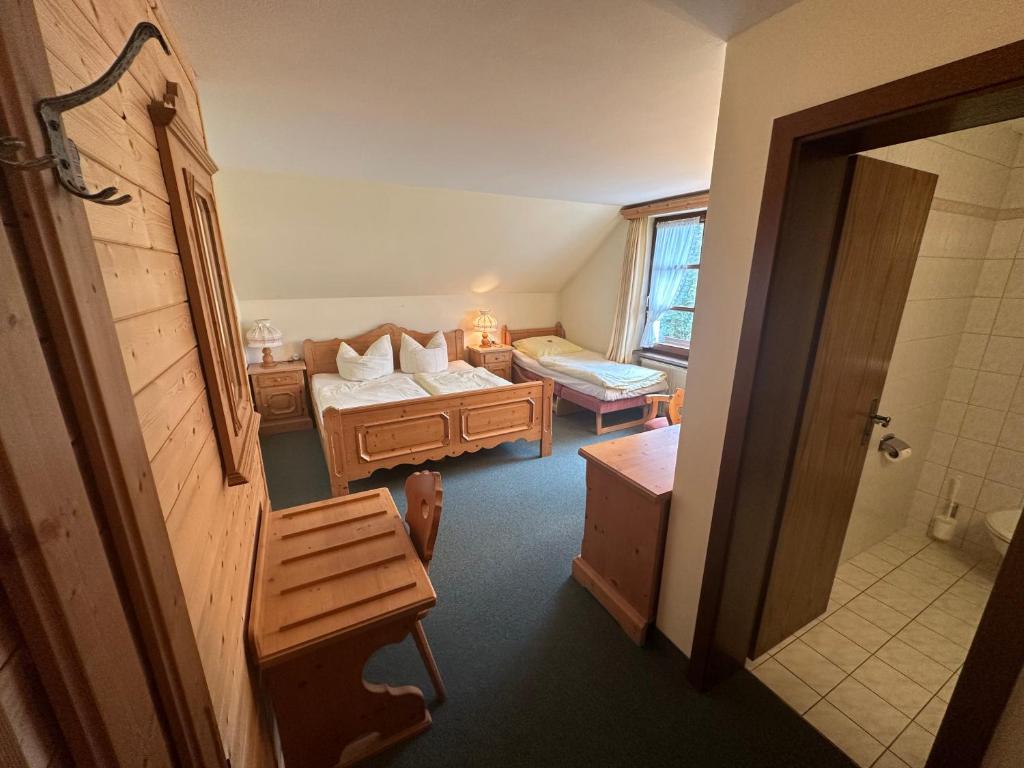 Postel nebo postele na pokoji v ubytování Hotel Almenrausch