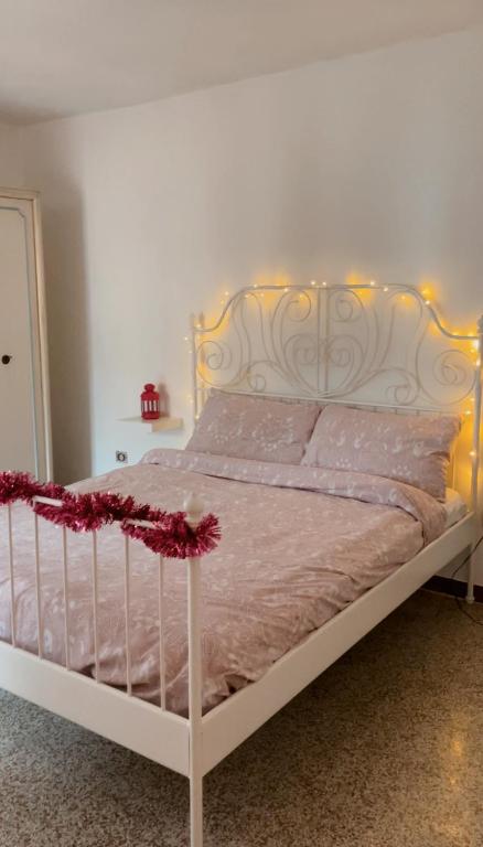 מיטה או מיטות בחדר ב-Coreglia house