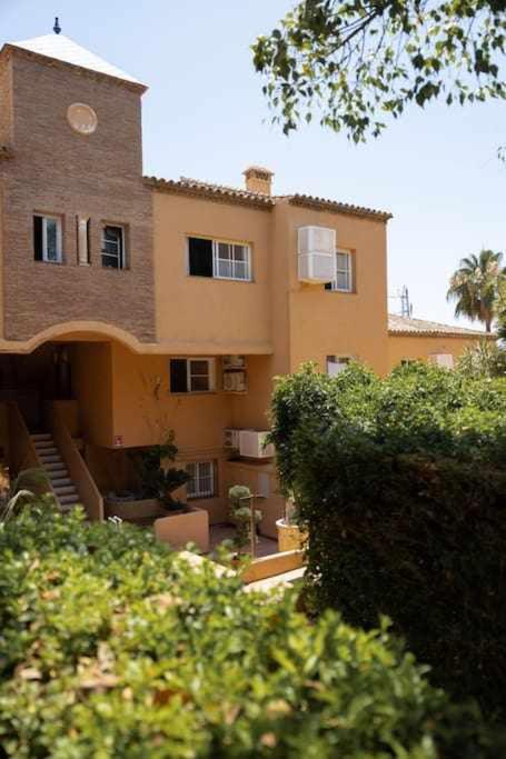 Booking.com: Apartamento OASIS Acogedor AparT con piscinas y ...