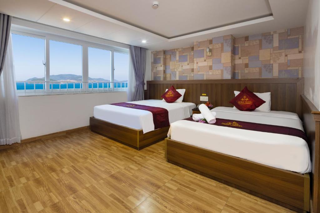 Giường trong phòng chung tại Dubai Nha Trang Hotel managed by HT