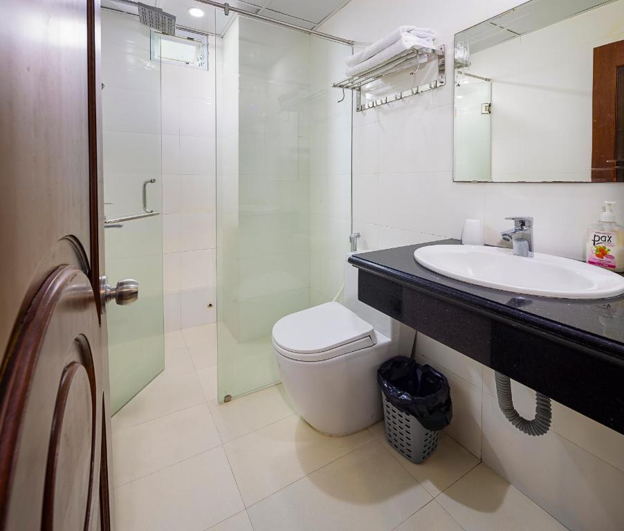 Phòng tắm tại Dubai Nha Trang Hotel managed by HT