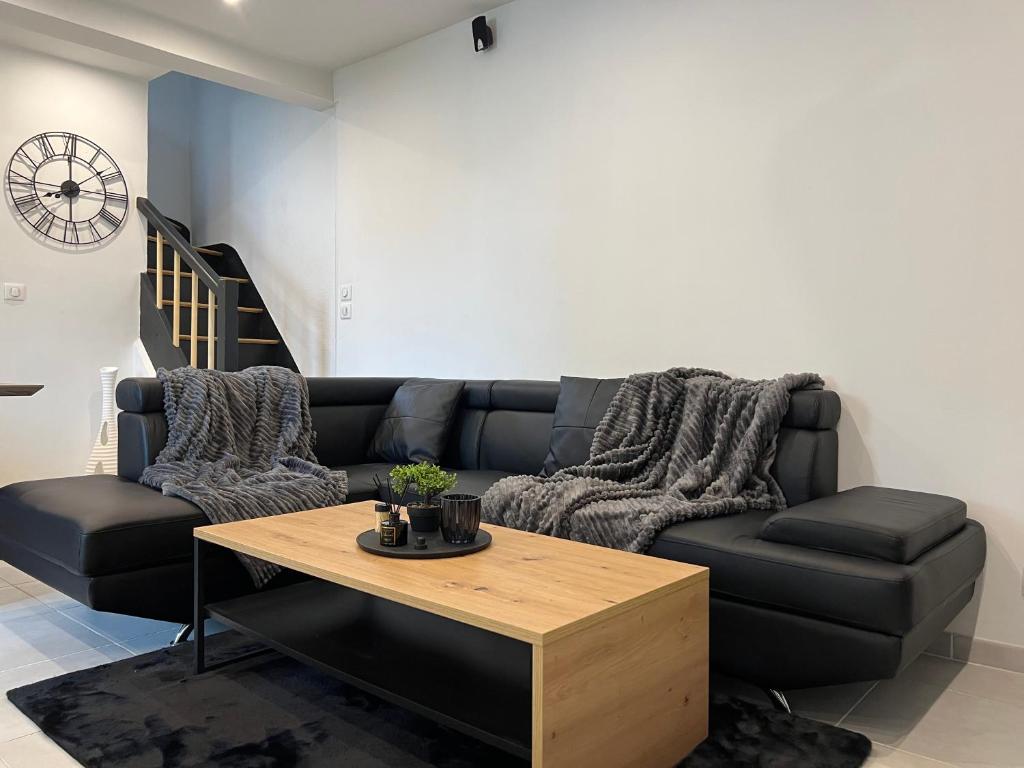 Część wypoczynkowa w obiekcie Maison de ville moderne proche du centre-ville