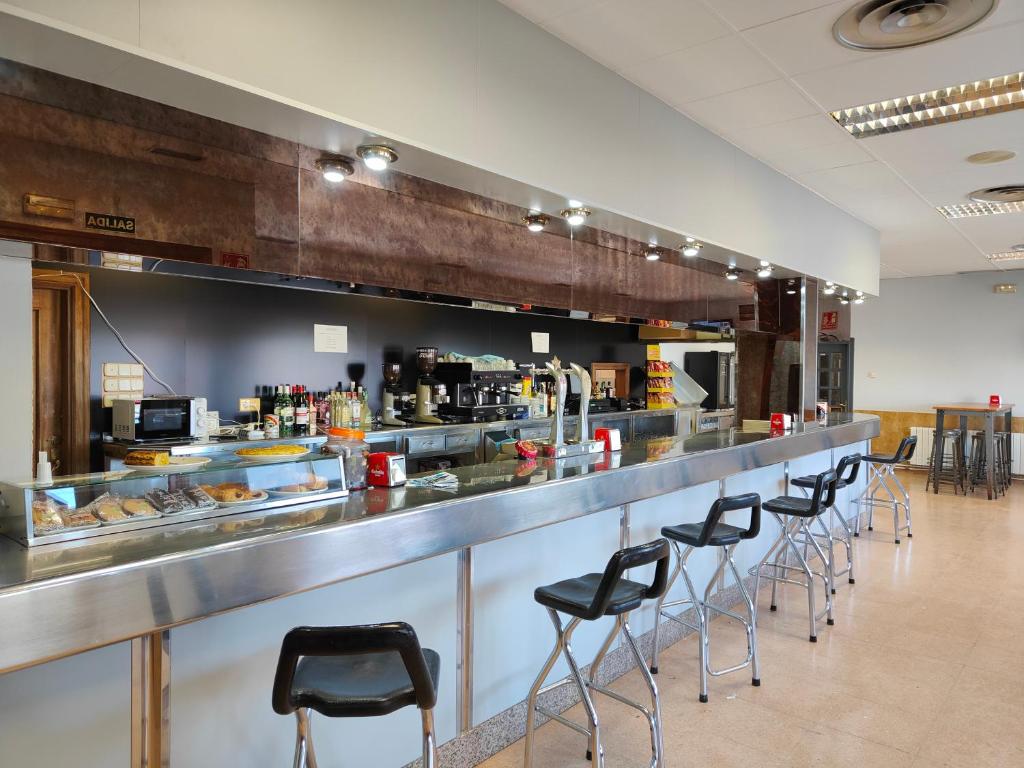 A restaurant or other place to eat at Hostal Restaurante Venta del Barro