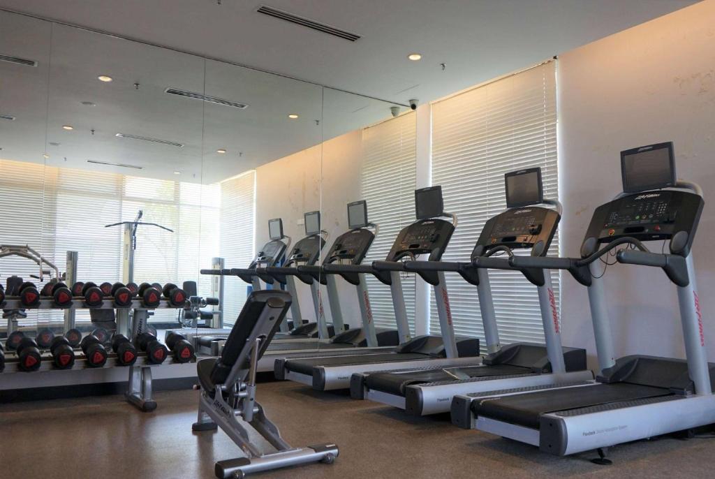 Fitness centrum a/nebo fitness zařízení v ubytování Trinidad Suites Johor, Trademark Collection by Wyndham