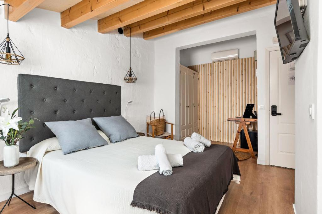 Postel nebo postele na pokoji v ubytování Hotel Boutique Ses 5 Claus
