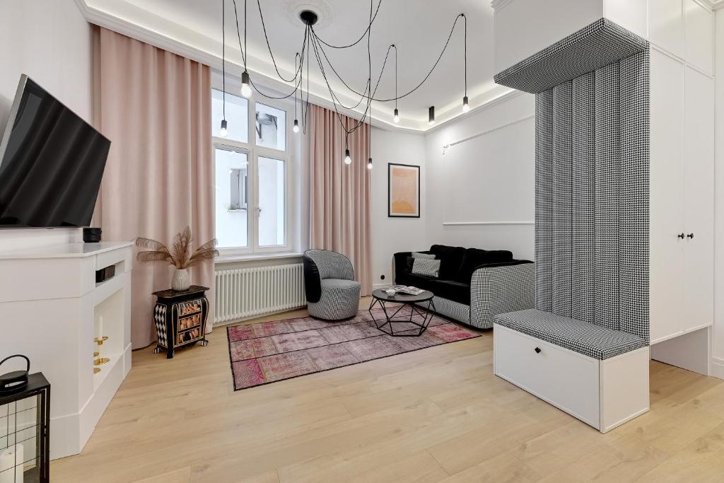 Televízia a/alebo spoločenská miestnosť v ubytovaní Sopot Monte Cassino Boutique by Downtown Apartments