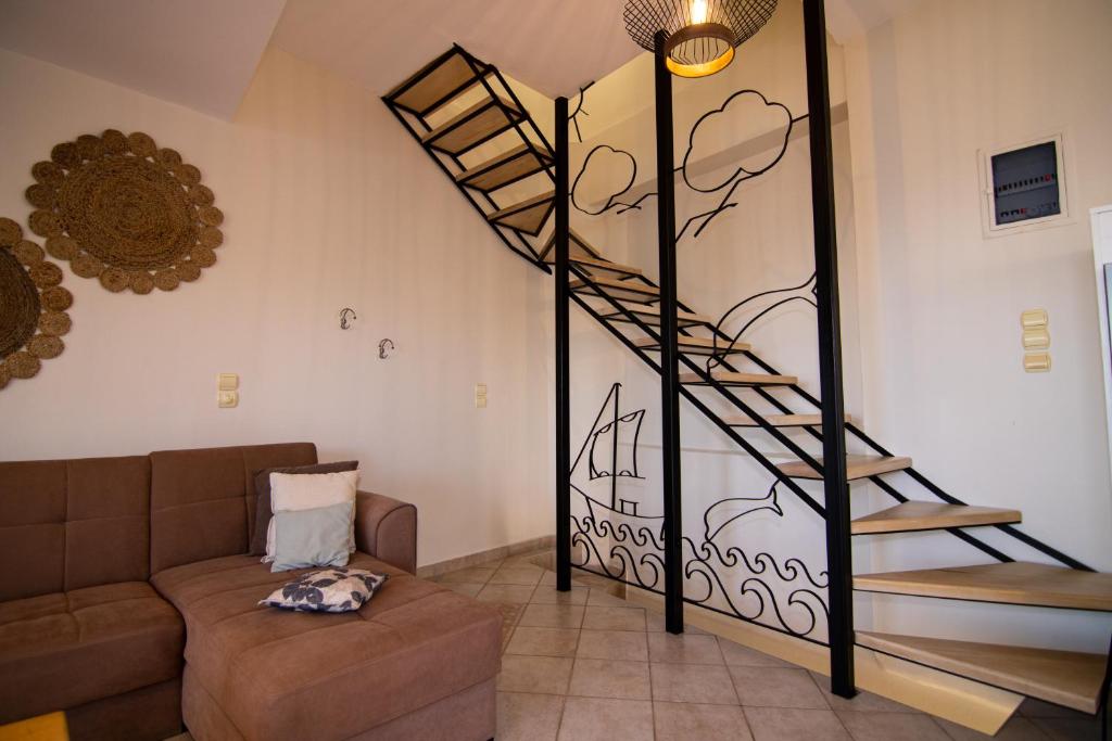 Posezení v ubytování The Island House - Family size Apt - Overlooking the Aegean - 3 Steps From the Beach