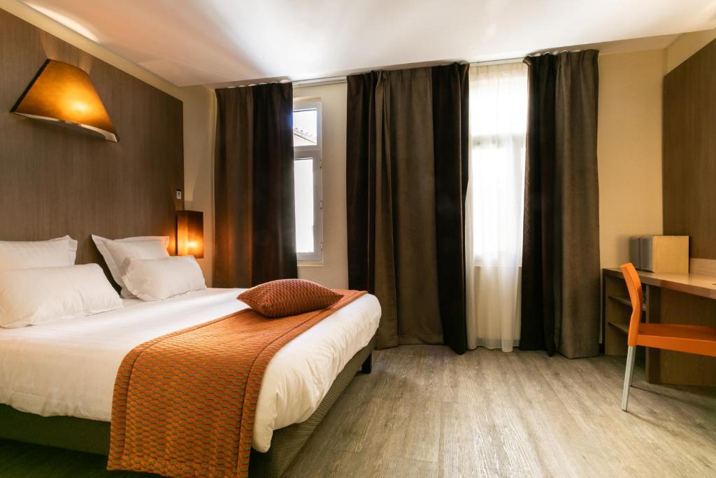 Hôtel Carré Vieux Port - Superior Double Room With Large Bed And Bath