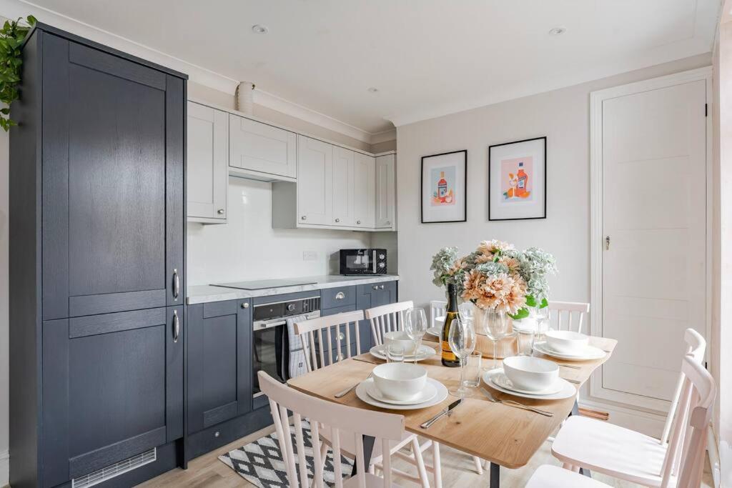 a kitchen with a table and chairs in a kitchen at Family & pet Friendly, Stylish & Spacious Beach House in Gorleston-on-Sea