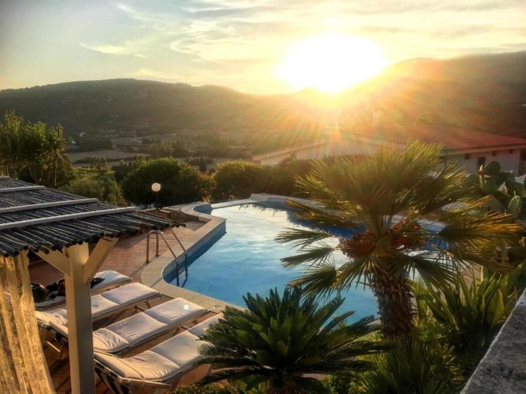 Villa con piscina a Chia - Esclusivo rifugio panoramico