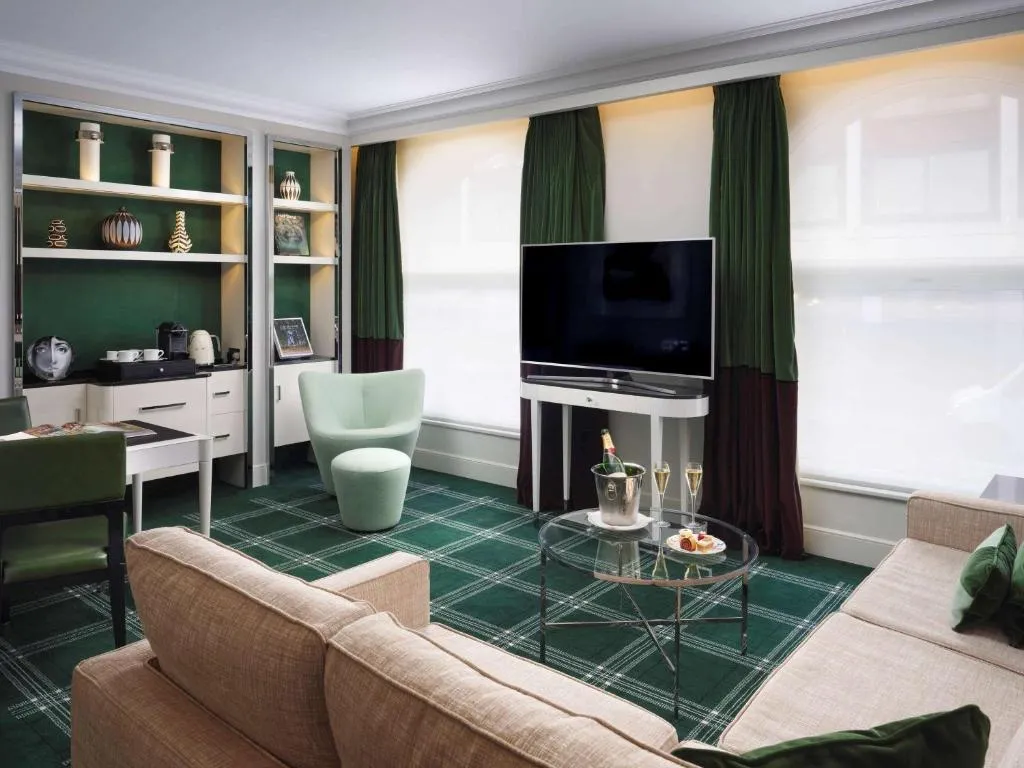 Deluxe King Suite with Separate Living Room with Sofa Bed