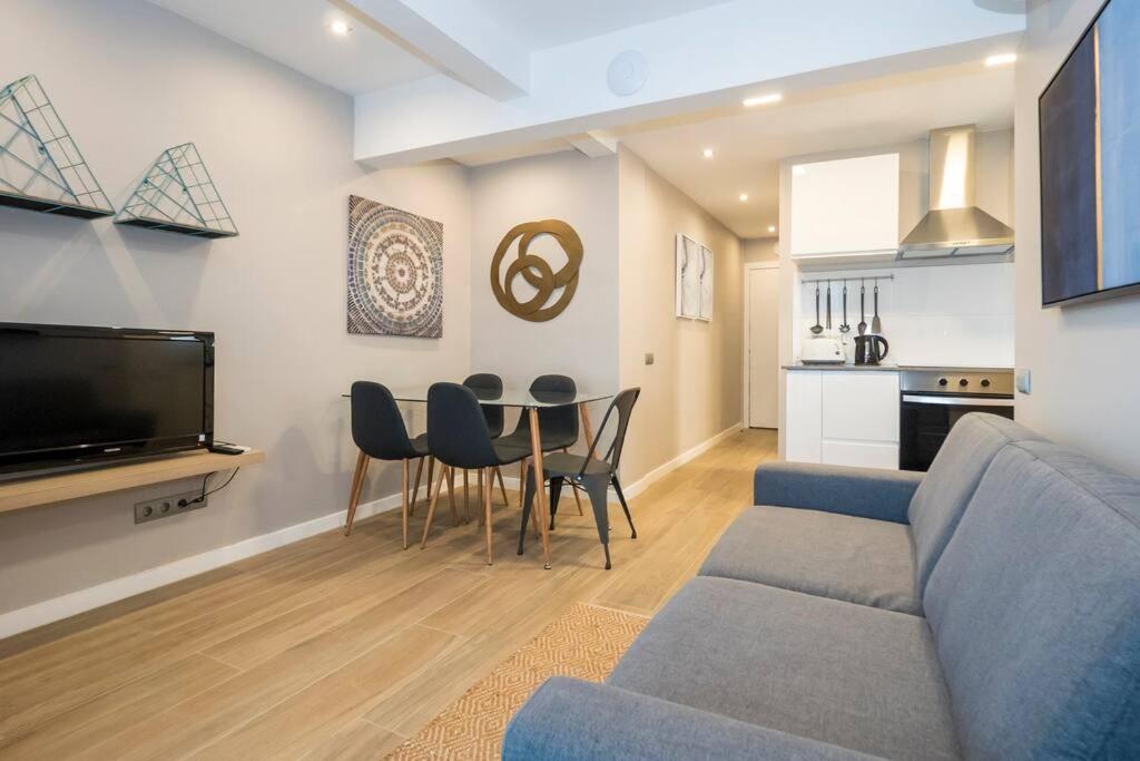 Kuchyňa alebo kuchynka v ubytovaní BeBarceloner Sant Andreu Apartments - 3 bedrooms with terrace