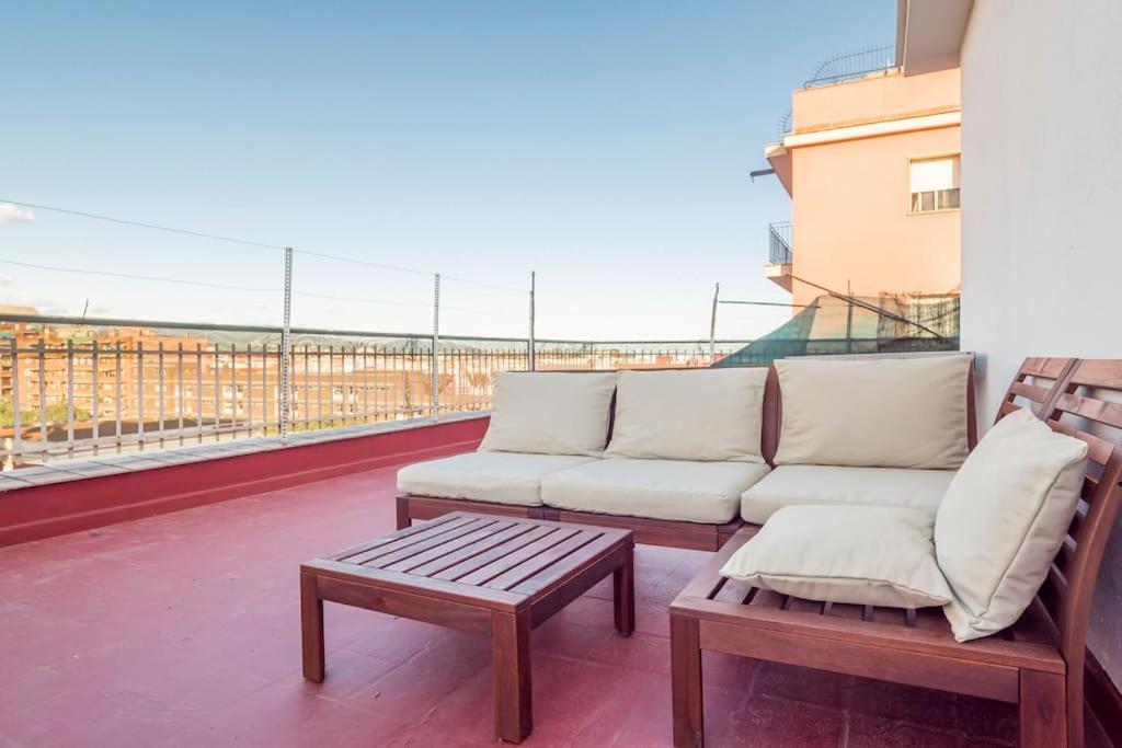 Posedenie v ubytovaní BeBarceloner Sant Andreu Apartments - 3 bedrooms with terrace
