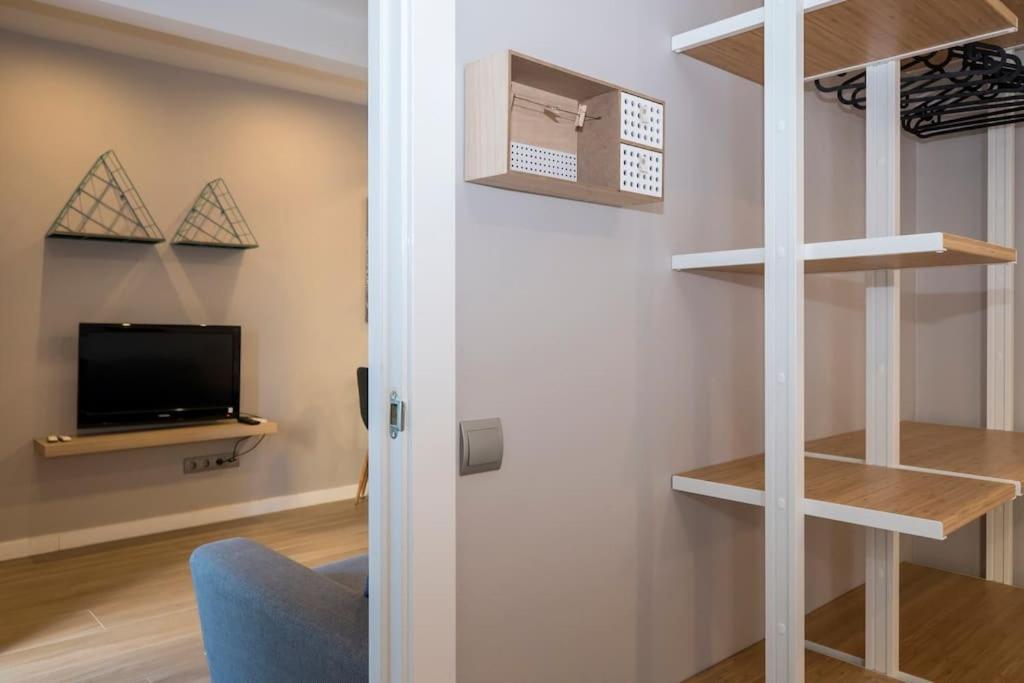 Televízia a/alebo spoločenská miestnosť v ubytovaní BeBarceloner Sant Andreu Apartments - 3 bedrooms with terrace